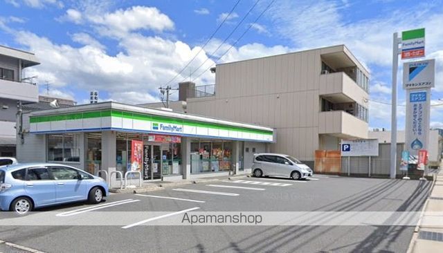 コンビニ　ファミリーマート（コンビニ）まで234m