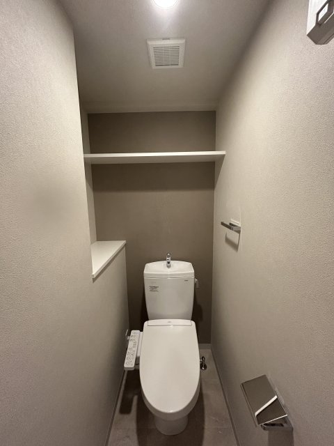 トイレ　同物件別号室の写真です。