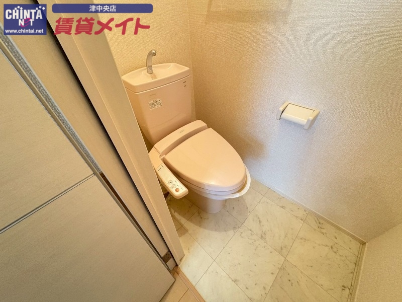 トイレ　同型参考写真