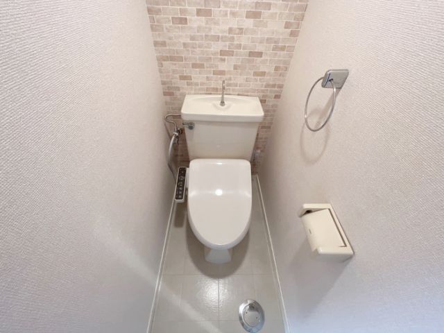 ＪＲ信越本線 新潟駅 徒歩21分 4階建 築41年のトイレ写真