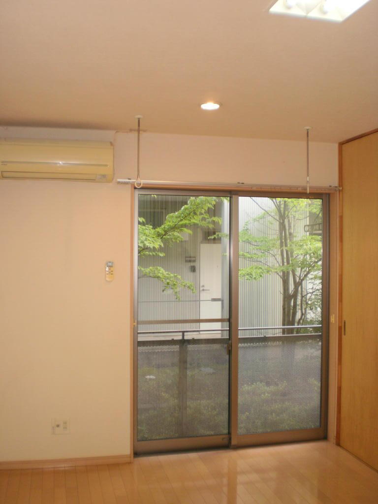 プライムコートスワンDー103号の居間写真