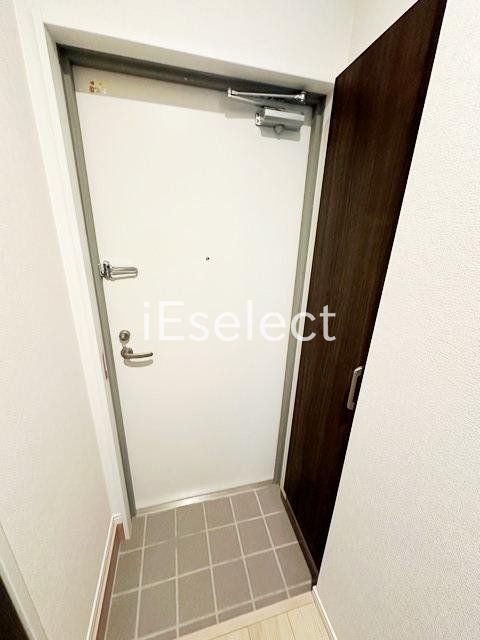玄関　玄関にはシューズボックスがあります