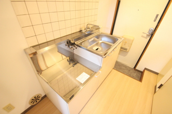キッチン　※別部屋の写真です