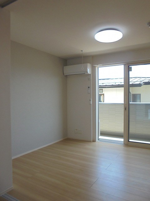 居室・リビング　※写真は102号室のお部屋です。
