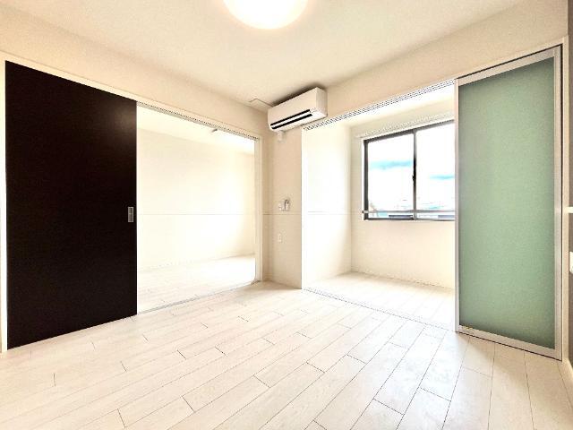 グランカーサ カメリアの居間写真