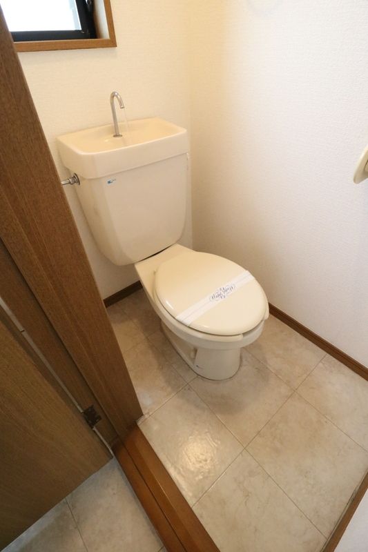 ＪＲ鹿児島本線 香椎駅 徒歩13分 2階建 築31年のトイレ写真
