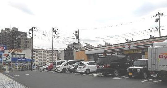 コンビニ　セブンイレブン 久里浜店（コンビニ）まで577m