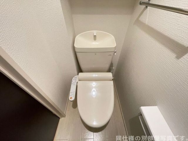 湘南新宿ライン宇須 間々田駅 徒歩42分 2階建 築13年のトイレ写真