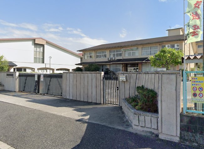 中学校　岡山市立富山中学校（中学校）まで1425m