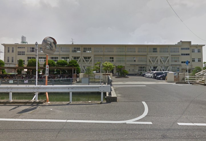 小学校　岡山市立富山小学校（小学校）まで1237m