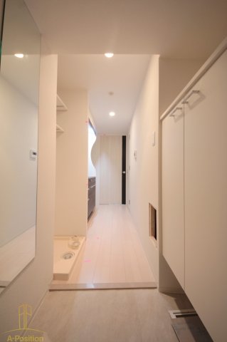 玄関　セレニテ本町ルフレ