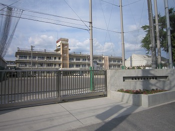 【広島市安佐南区山本のマンションの小学校】