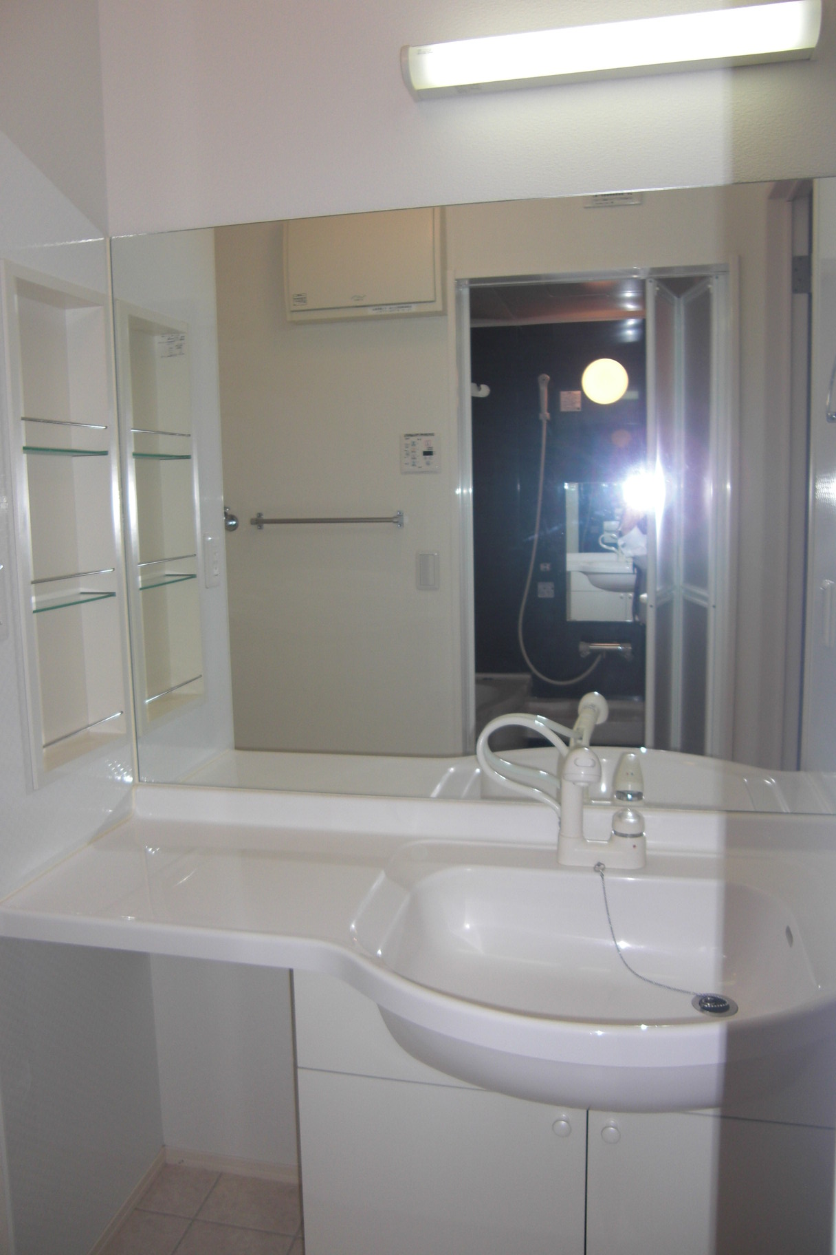 洗面設備　大型洗面台付きです！人気の設備！