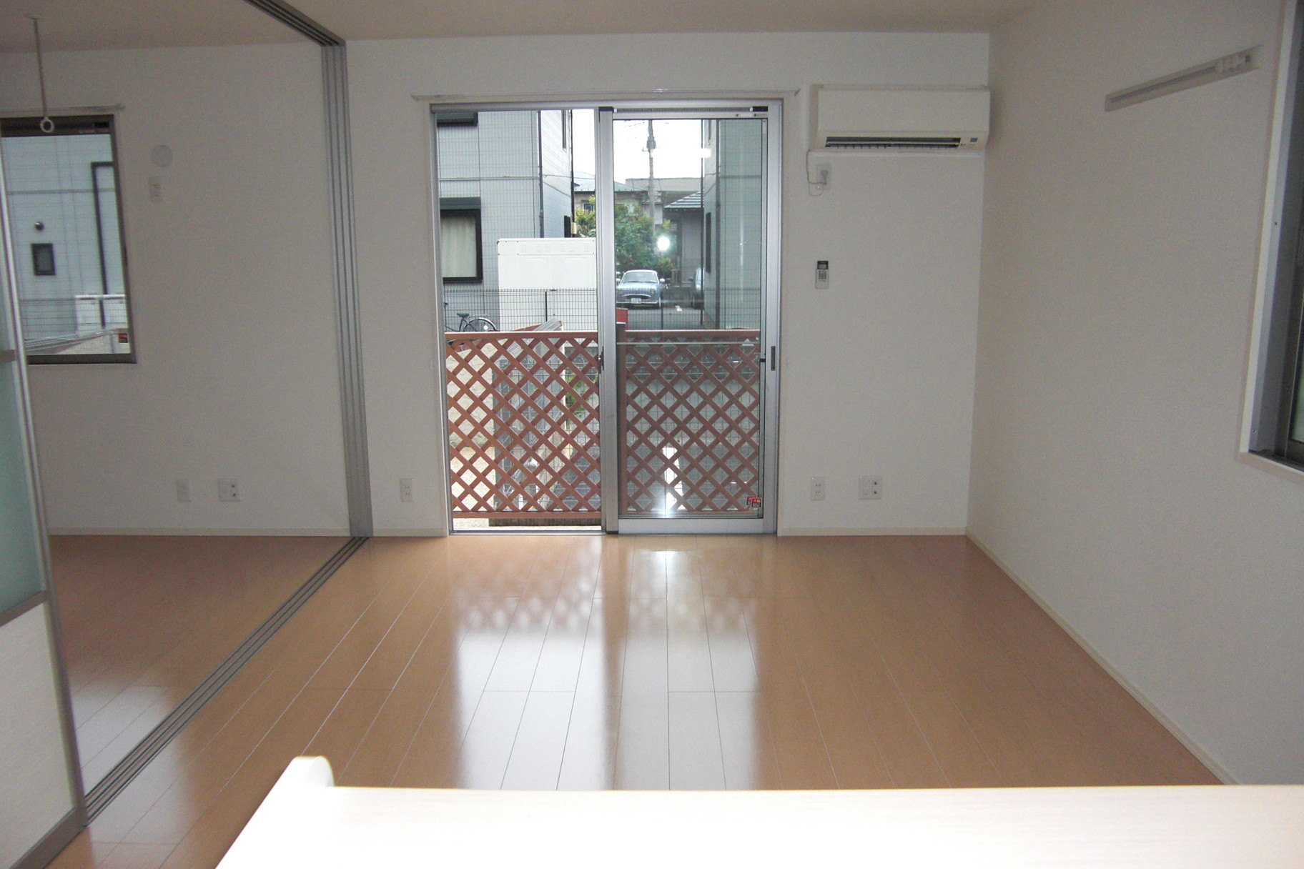 居室・リビング　12帖の南面リビングです。日当たり良好です！