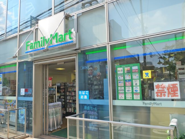 コンビニ　ファミリーマート原宿神宮前店（コンビニ）まで280m