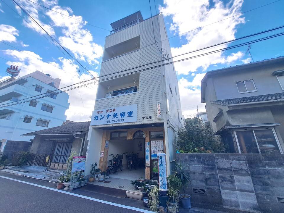 【松山市緑町のマンションの建物外観】