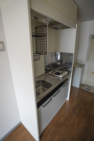 キッチン　同じ建物の別なお部屋