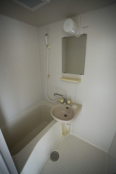 バス・シャワールーム　同じ建物の別なお部屋