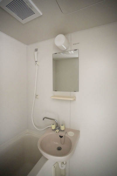 洗面設備　同じ建物の別なお部屋