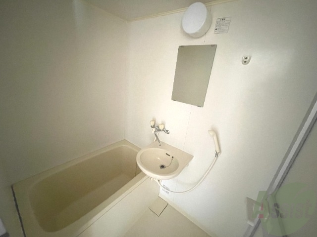 バス・シャワールーム　１人暮らしにはピッタリのサイズ感ですね！