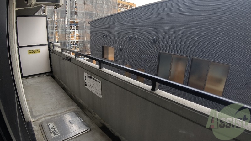 バルコニー　このバルコニースペースは洗濯物も問題なく干せそうですね。