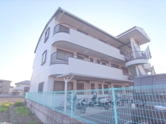 京都市西京区上桂前川町のマンションの建物外観