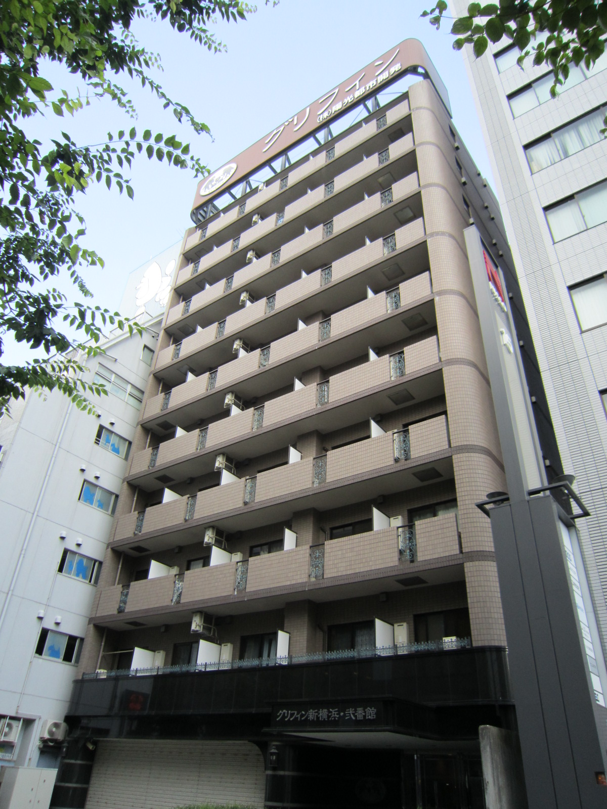グリフィン新横浜・弐番館の建物外観