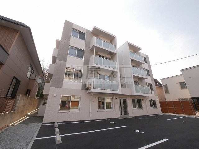 札幌市中央区南十二条西のマンションの建物外観
