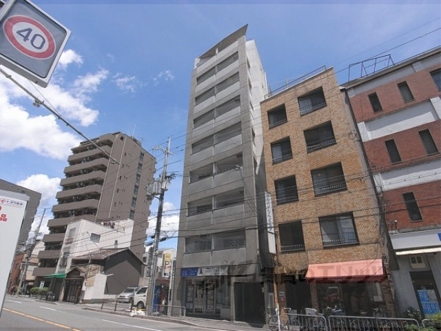 京都市上京区元本満寺町のマンションの建物外観