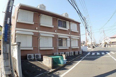 【洋風ハイツの建物外観】