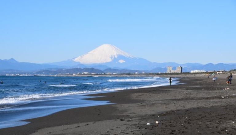 【洋風ハイツの公園】