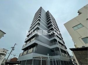 和歌山市西布経丁のマンションの建物外観