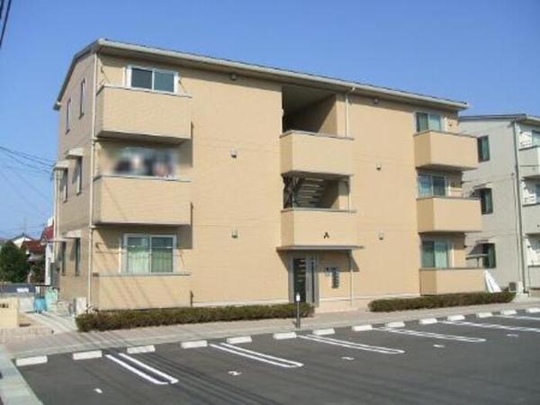 リビングタウン湖山A棟の建物外観