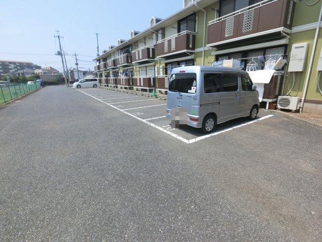 【四街道市大日のアパートの駐車場】