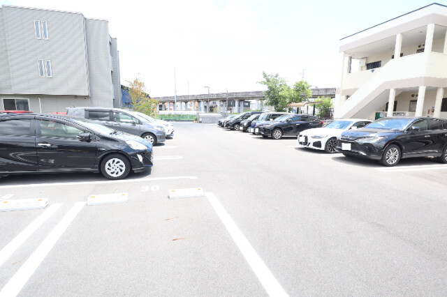 【倉敷市平田のマンションの駐車場】