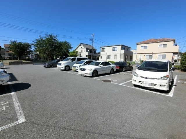 【四街道市大日のマンションの駐車場】