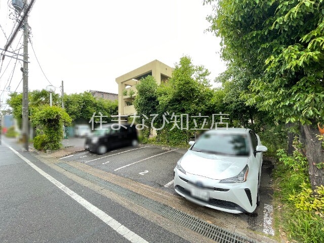 【アレーテハイツの駐車場】