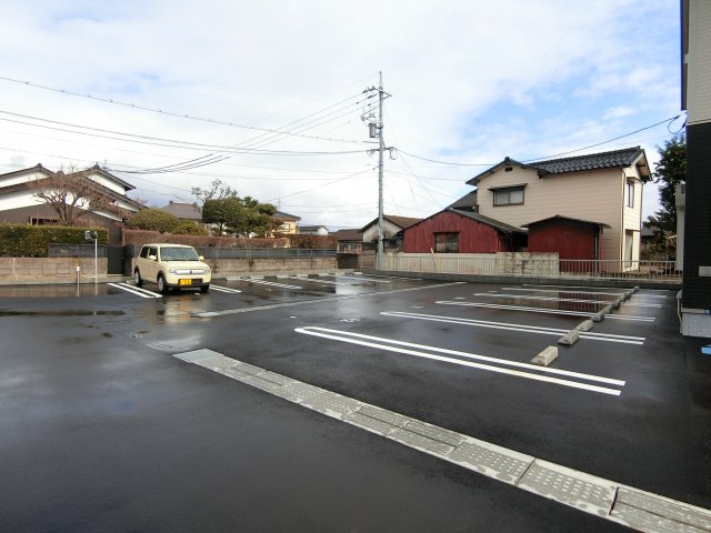 【シャーメゾン・エストの駐車場】