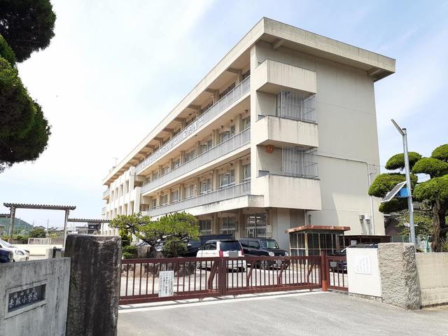 【福山市赤坂町大字赤坂のアパートの小学校】