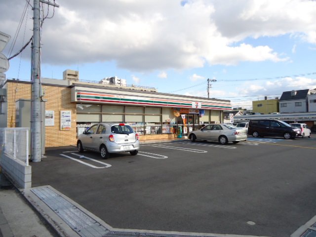 コンビニ　セブンイレブン 和歌山美園町4丁目店（コンビニ）まで776m