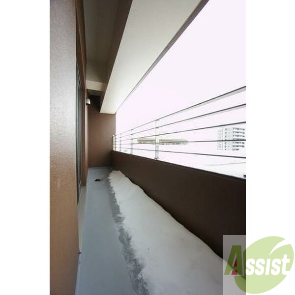 バルコニー　バルコニーは幅があり、広い印象を受けました。