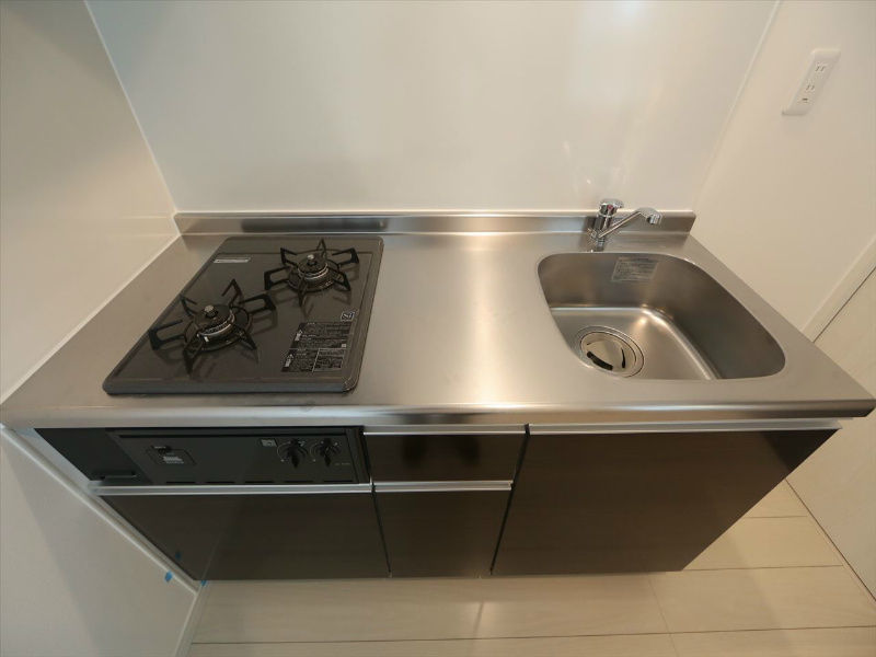 キッチン　システムキッチン（ガス2口）冷蔵庫・レンジ等ご用意できます