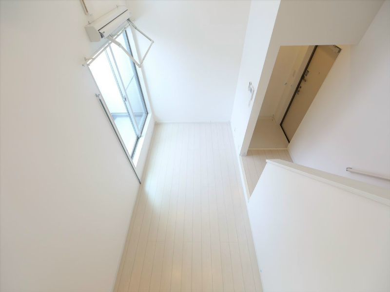 バルコニー　洋室5.2帖　アンダーロフト4.7帖（収納としても使えます）