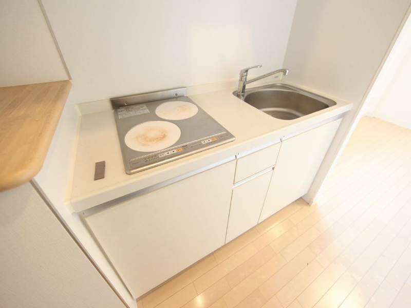 キッチン　システムキッチン（ＩＨ2口）冷蔵庫レンジ等ご用意できます
