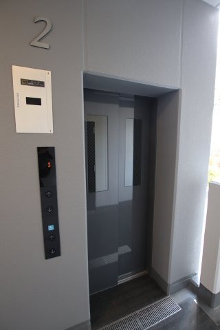 エントランス　エレベーター