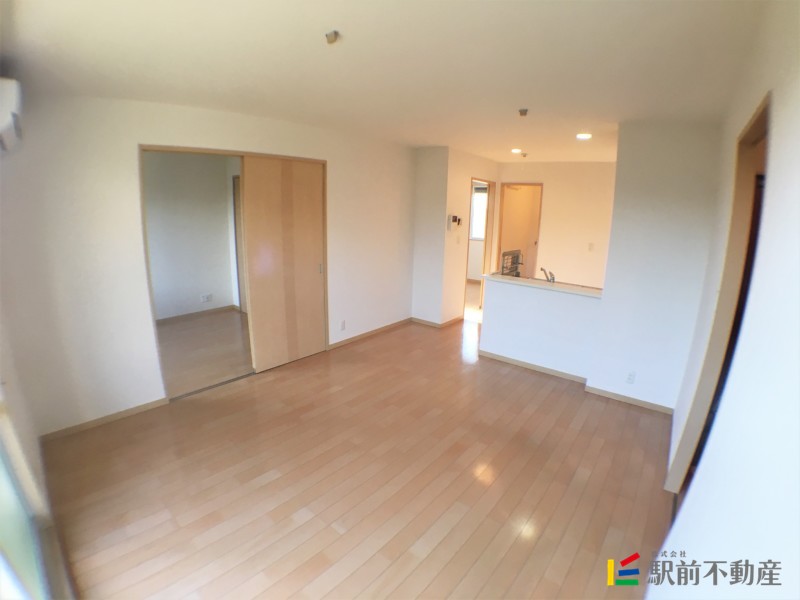 居室・リビング　明るいリビング