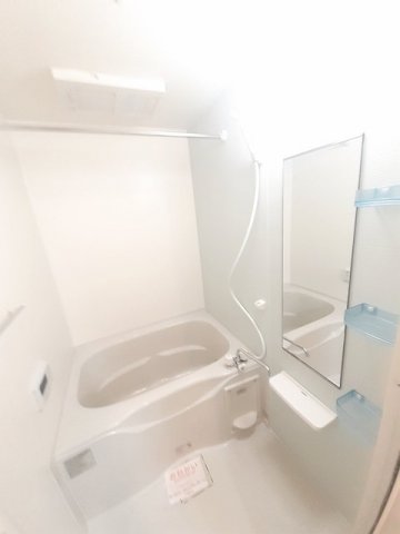 バス・シャワールーム　コンパクトで使いやすいお風呂です