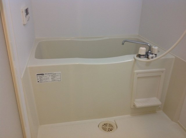 バス・シャワールーム　追い炊き付きの浴槽