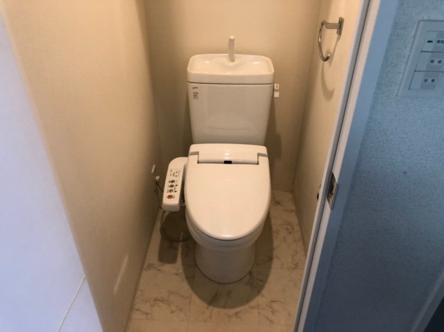 トイレ　※過去退去時原状回復前のお写真です