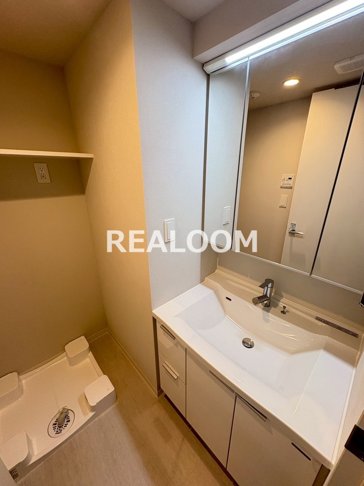 洗面設備　写真と現況が異なる場合は現況優先となります。